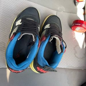 It’s in alr condition you will have to just repair the soles and the back